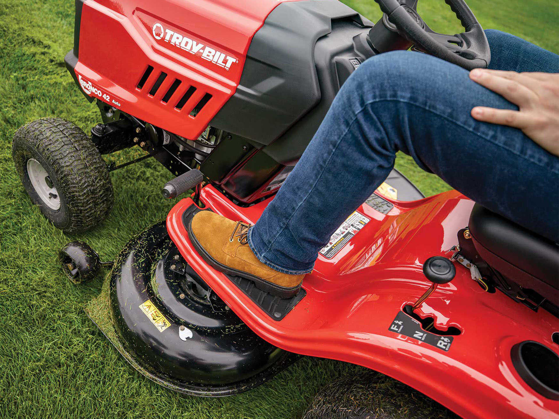 2024 TROY-Bilt Bronco 42 in. Briggs & Stratton 547 cc in Millerstown, Pennsylvania - Photo 6